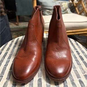 Frye cognac Brown Leather Ankle Boots size 7.5